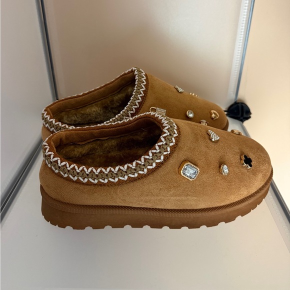 Women's Studded Charm Platform Mule Slippers Tan Size 6 NWT - Picture 3 of 6